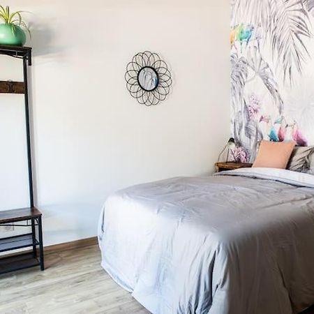 Chambre Tropicale Privee Au Coeur D'Un Village Calme Et Proche Du Vignoble Vinzelles Exteriör bild