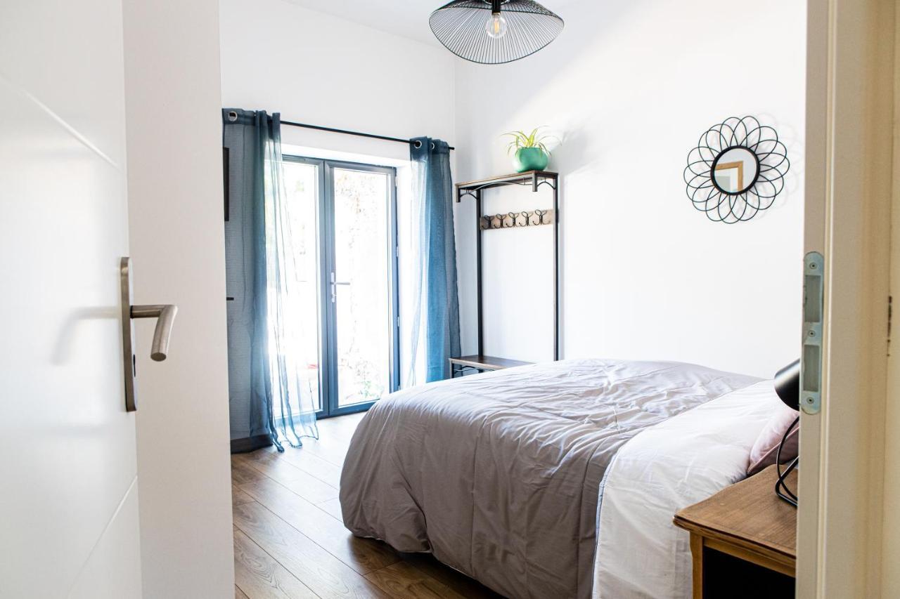 Chambre Tropicale Privee Au Coeur D'Un Village Calme Et Proche Du Vignoble Vinzelles Exteriör bild